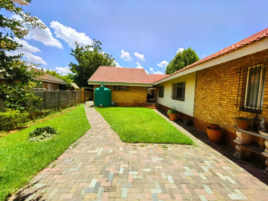 3 Bedroom Property for Sale in Roodia Free State